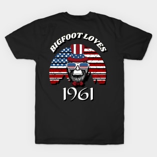 Bigfoot loves America and People born in 1961 T-Shirt